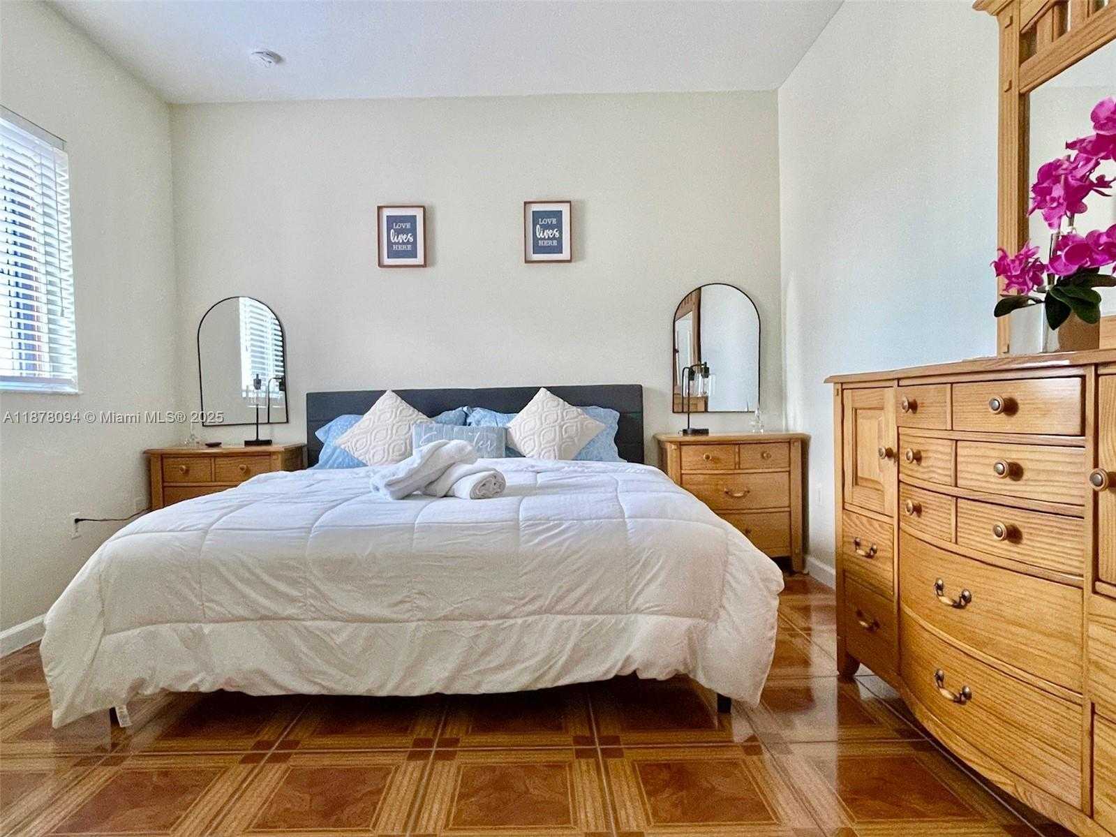 Small Image of 1351 SOUTH WEST 154TH CT #1351, Miami Number 9