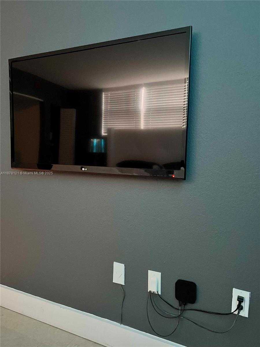Small Image of 1750 JAMES AVE #6D, Miami Beach Number 13