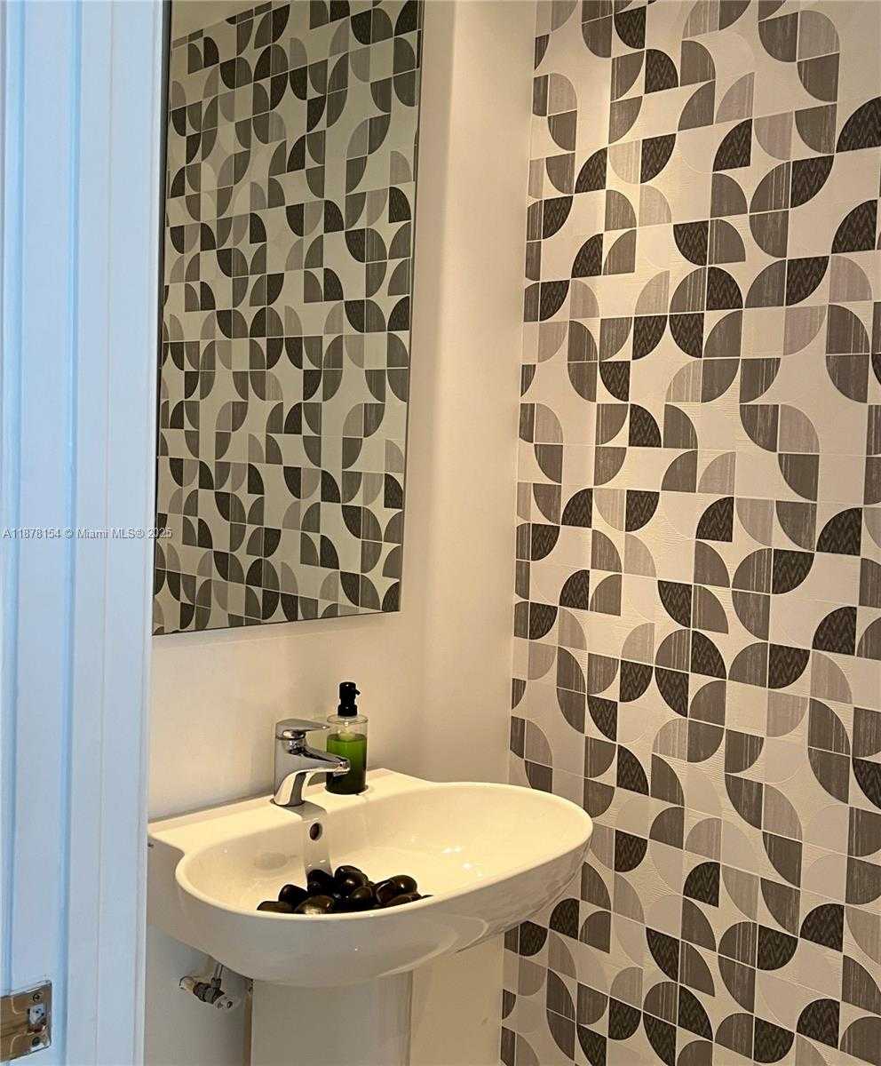 Small Image of 1100 BISCAYNE BLVD #4802, Miami Number 32