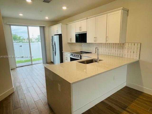Small Image of 172 SOUTH WEST 171ST LN, Pembroke Pines Number 4