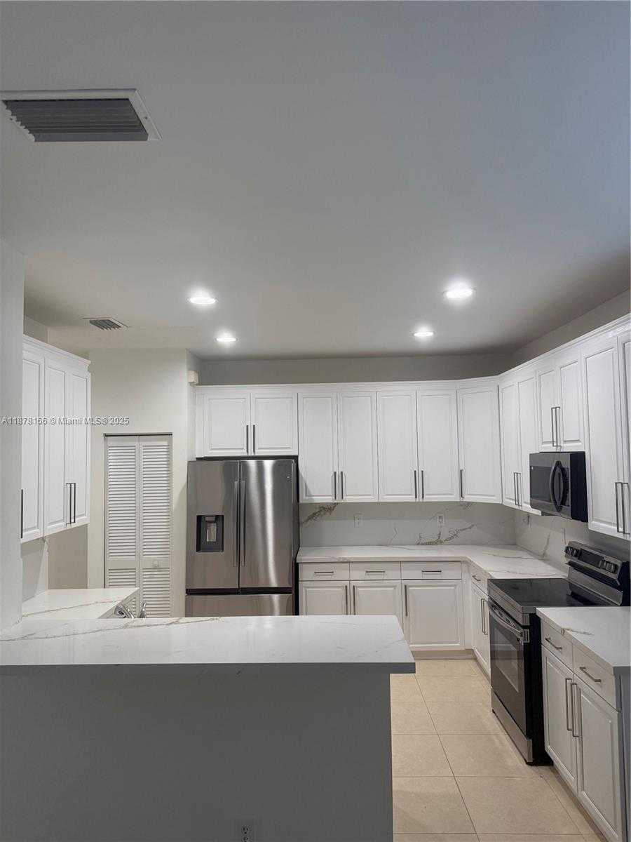 Small Image of 1288 CAMELLIA CIR #1, Weston Number 10