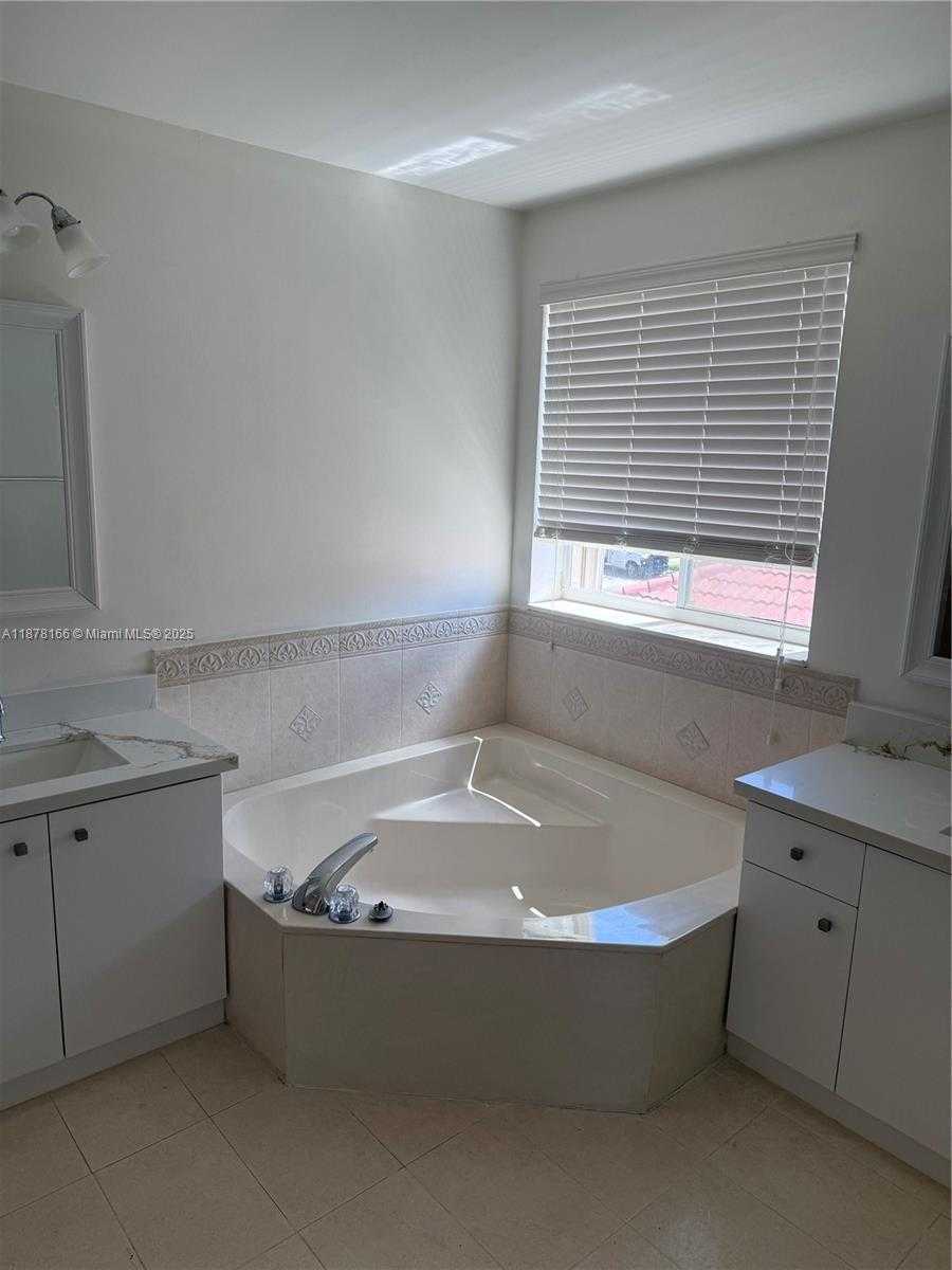 Small Image of 1288 CAMELLIA CIR #1, Weston Number 17