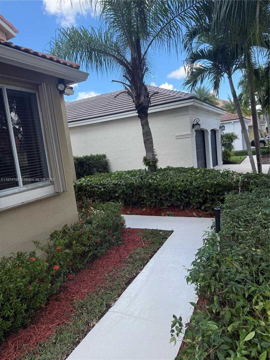 Small Image of 1288 CAMELLIA CIR #1, Weston Number 2