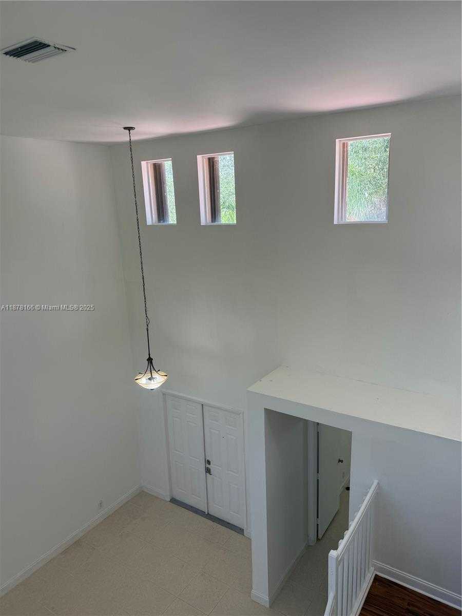 Small Image of 1288 CAMELLIA CIR #1, Weston Number 5
