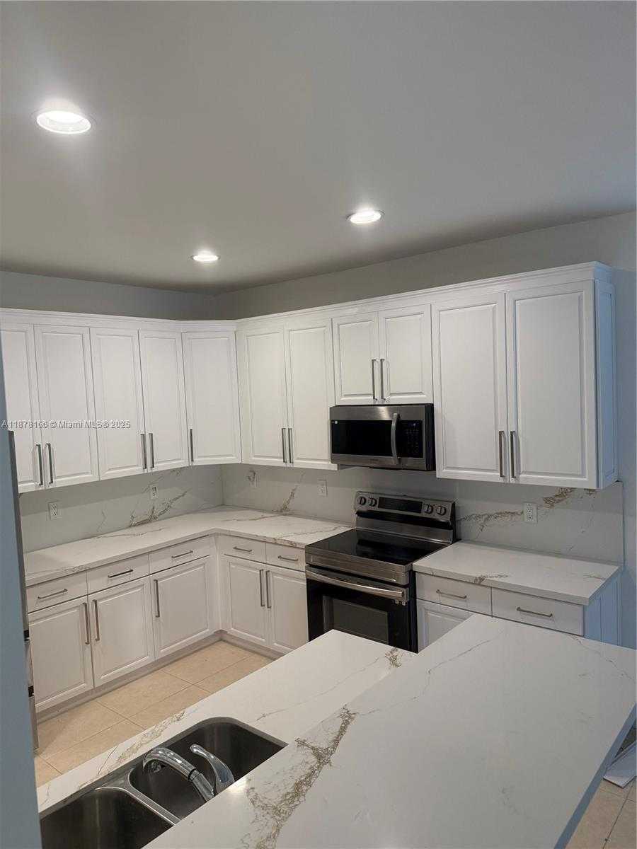 Small Image of 1288 CAMELLIA CIR #1, Weston Number 9