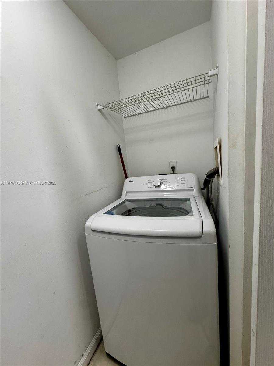 Small Image of 17125 NORTH BAY RD #3508, Sunny Isles Beach Number 13