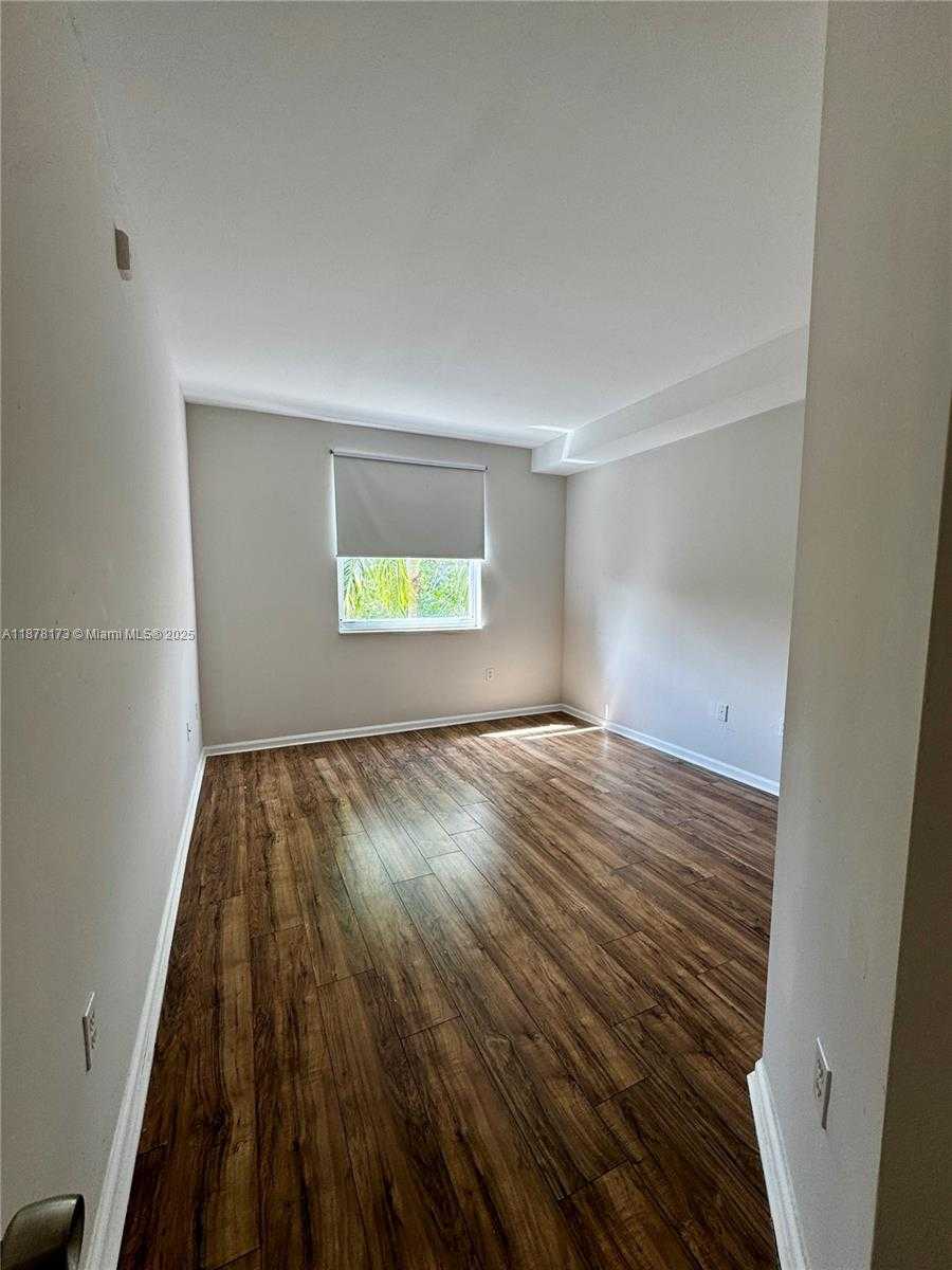 Small Image of 17125 NORTH BAY RD #3508, Sunny Isles Beach Number 4