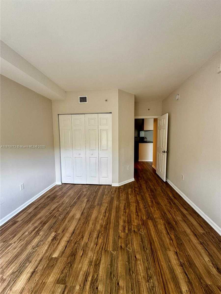 Small Image of 17125 NORTH BAY RD #3508, Sunny Isles Beach Number 5