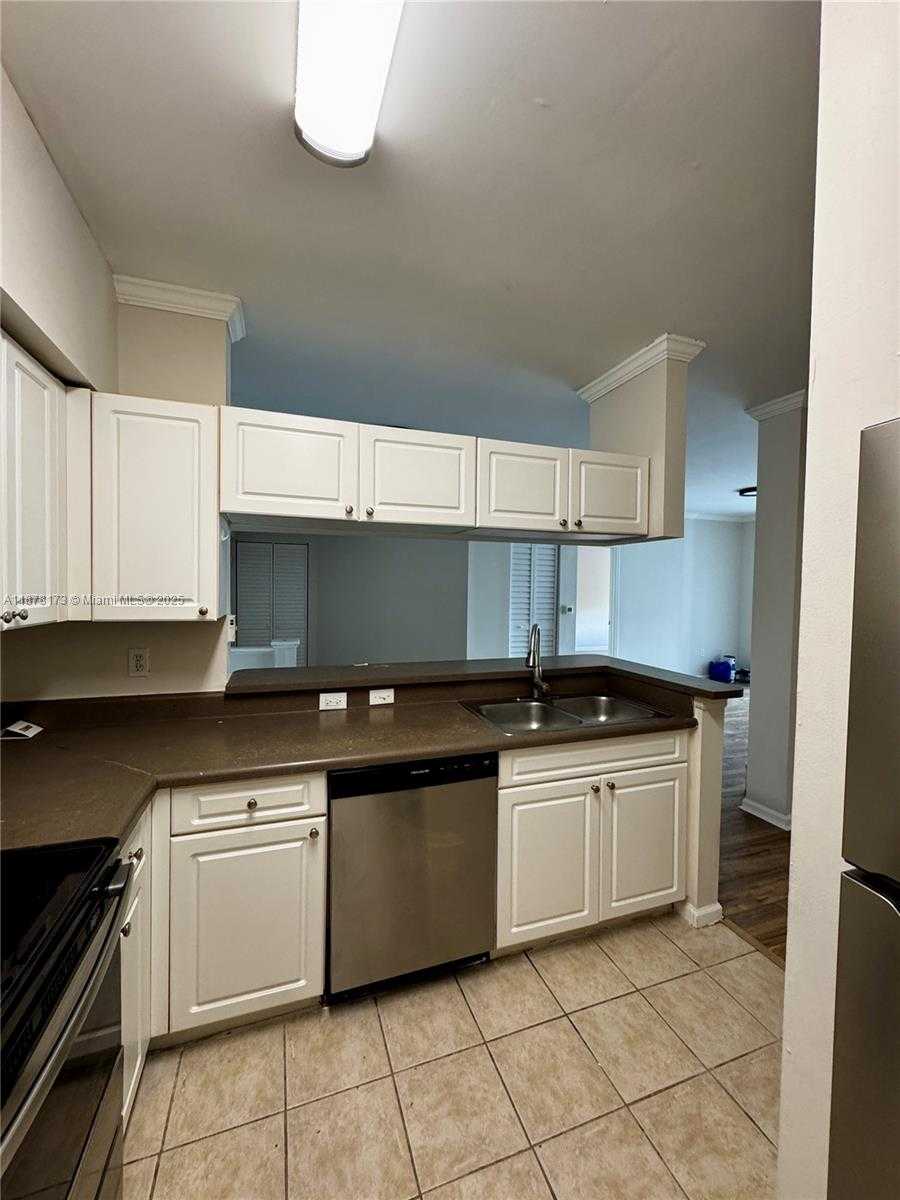 Small Image of 17125 NORTH BAY RD #3508, Sunny Isles Beach Number 6