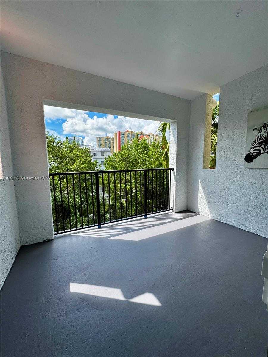 Small Image of 17125 NORTH BAY RD #3508, Sunny Isles Beach Number 7