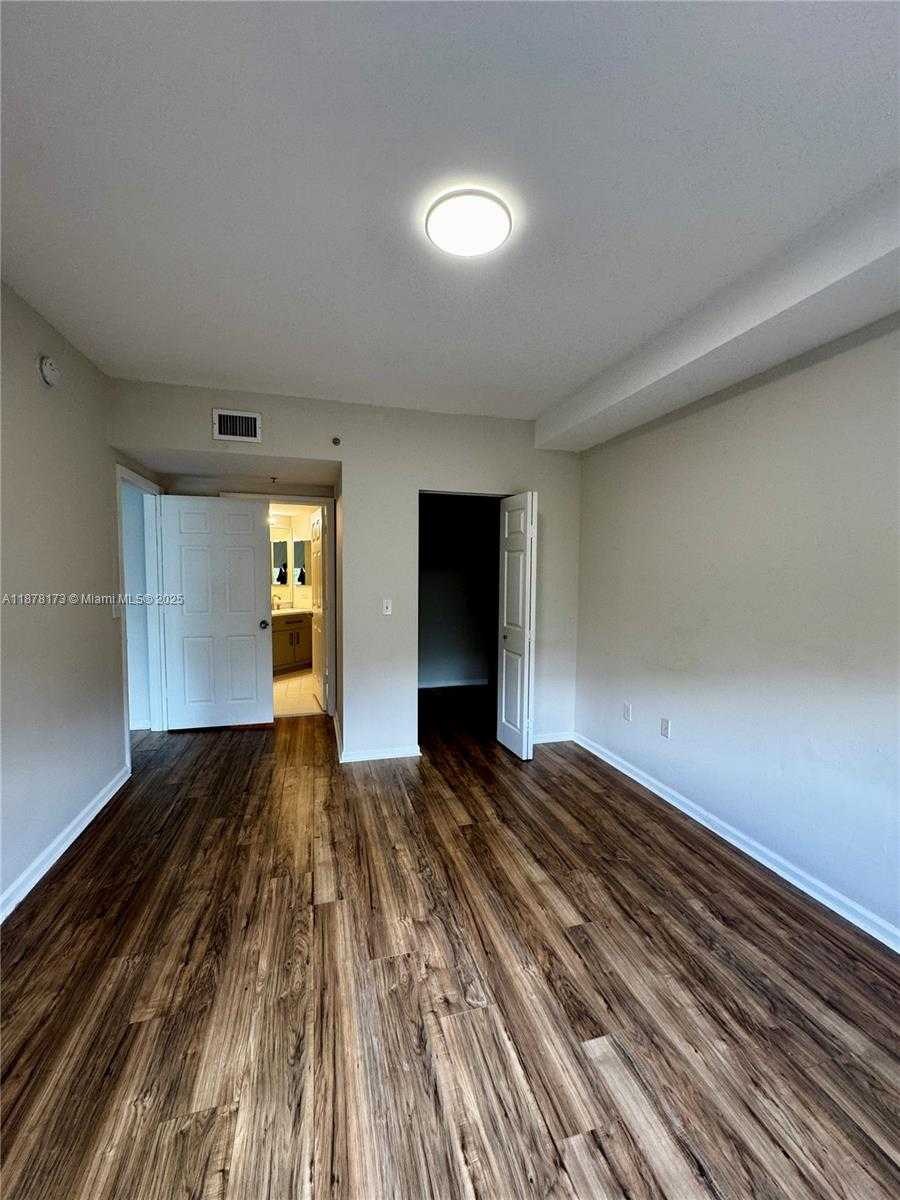 Small Image of 17125 NORTH BAY RD #3508, Sunny Isles Beach Number 8