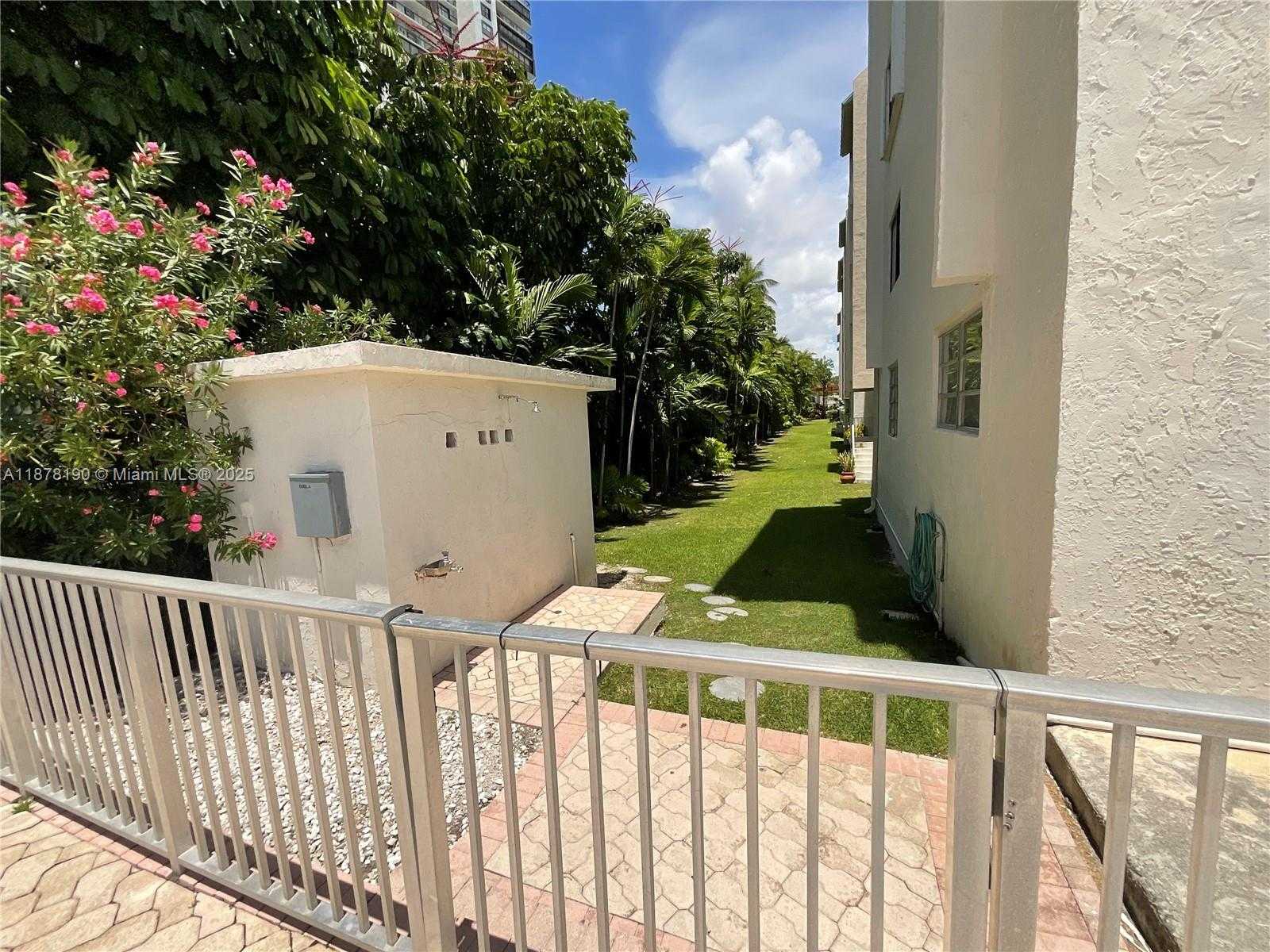 Small Image of 2201 BRICKELL AVE #25, Miami Number 19