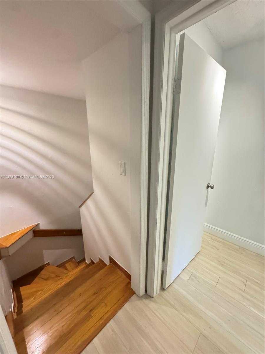 Small Image of 2201 BRICKELL AVE #25, Miami Number 33