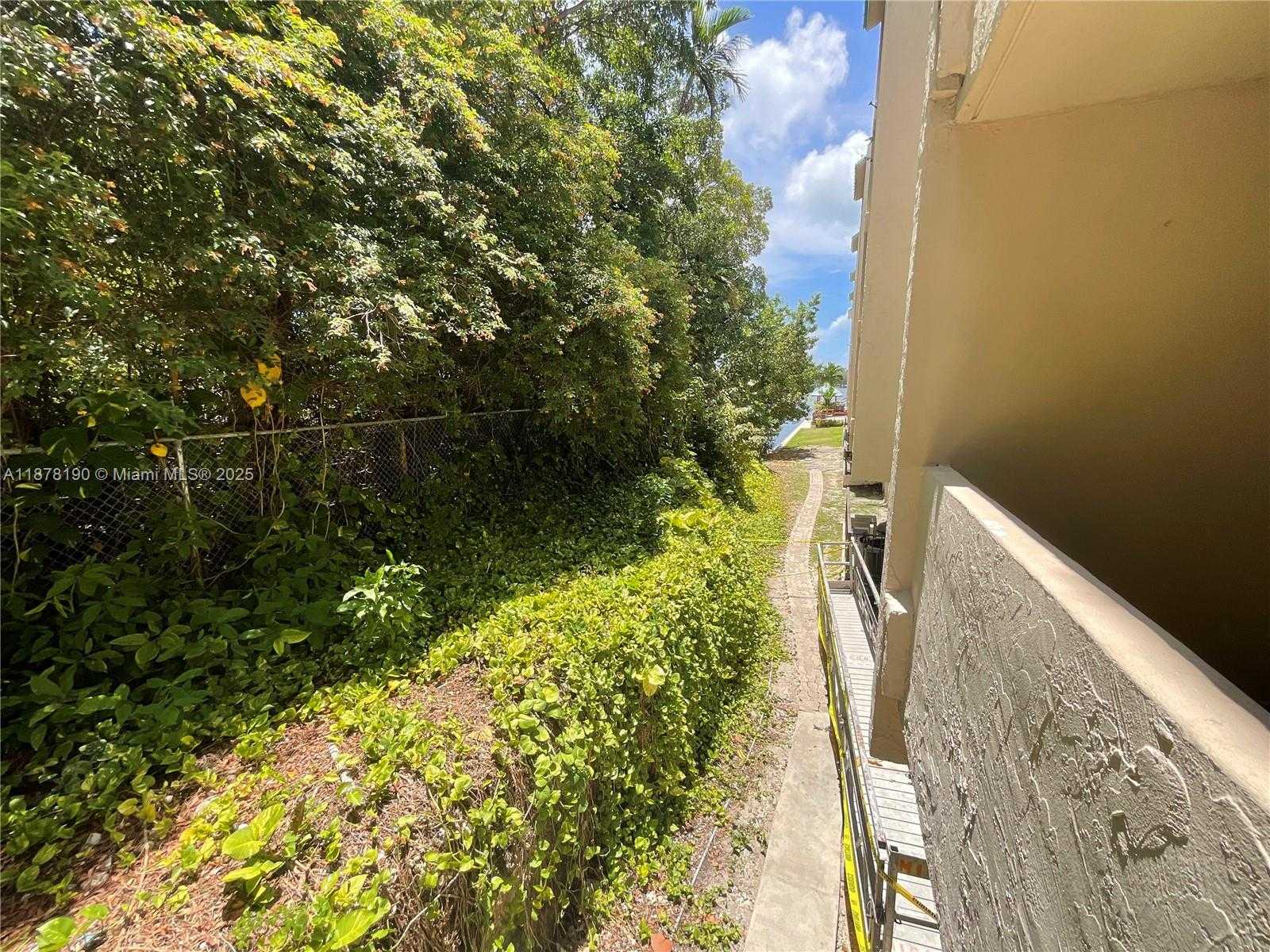 Small Image of 2201 BRICKELL AVE #25, Miami Number 7