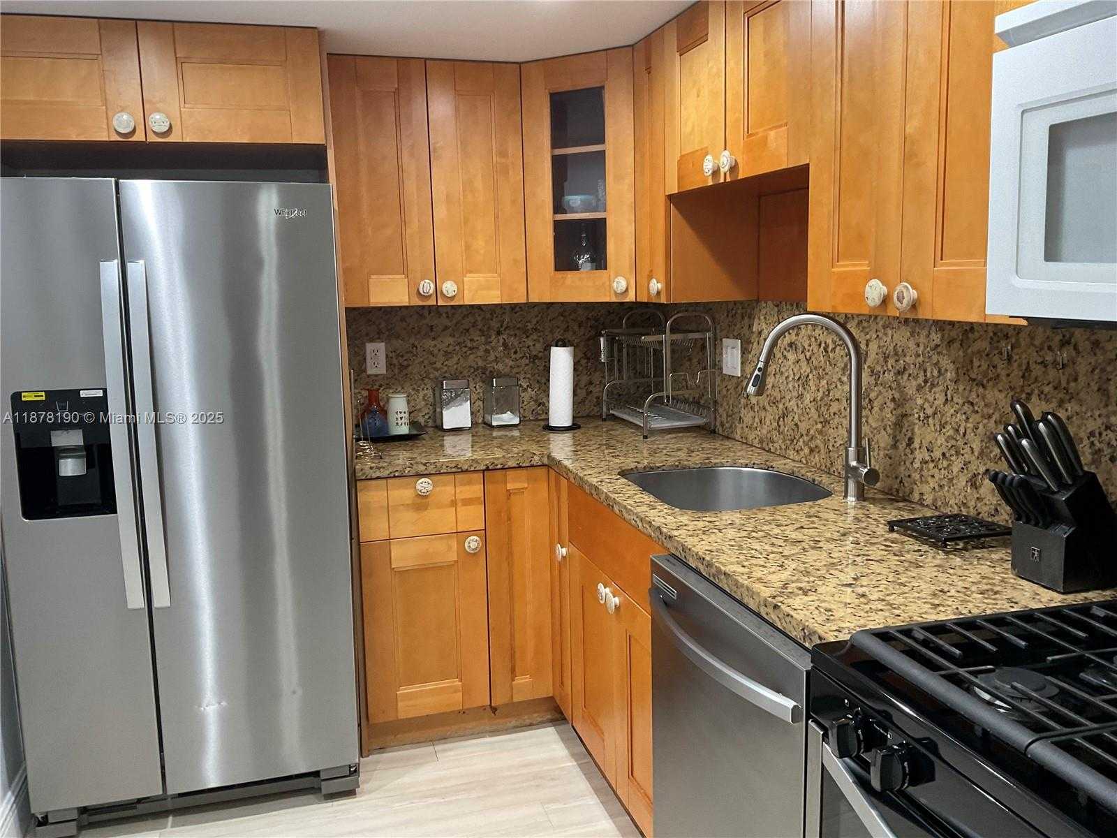 Small Image of 2201 BRICKELL AVE #25, Miami Number 8