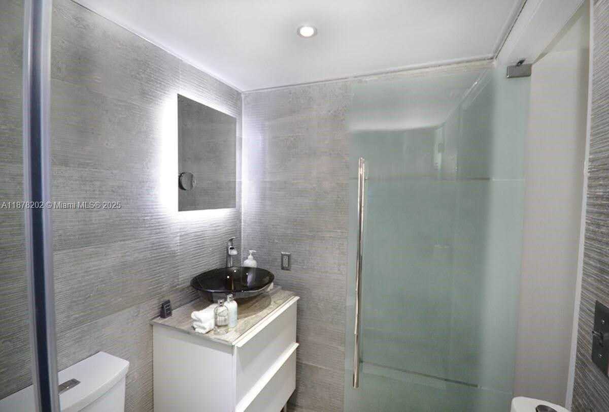 Small Image of 540 BRICKELL KEY DR #803, Miami Number 11