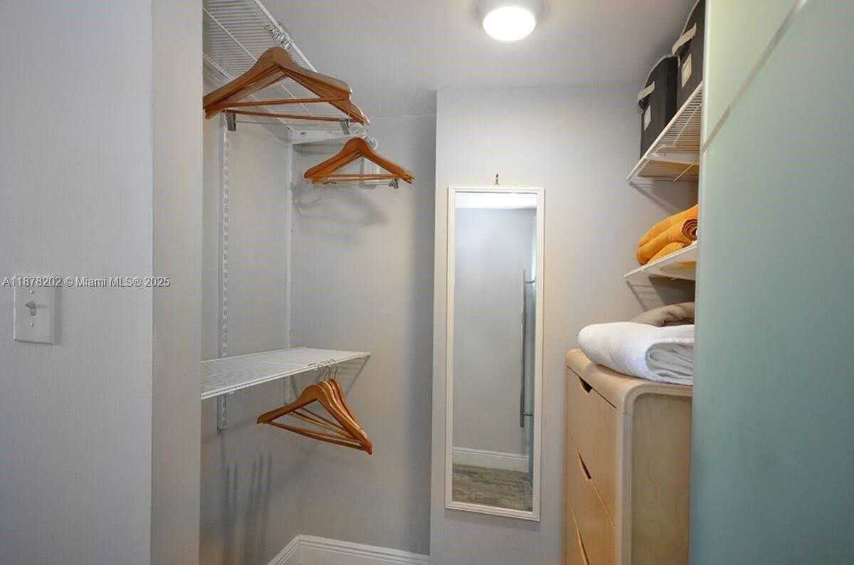 Small Image of 540 BRICKELL KEY DR #803, Miami Number 12