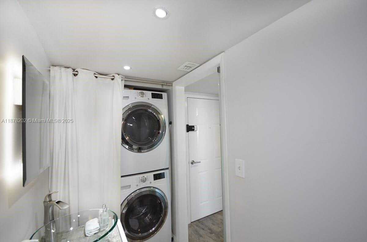 Small Image of 540 BRICKELL KEY DR #803, Miami Number 14