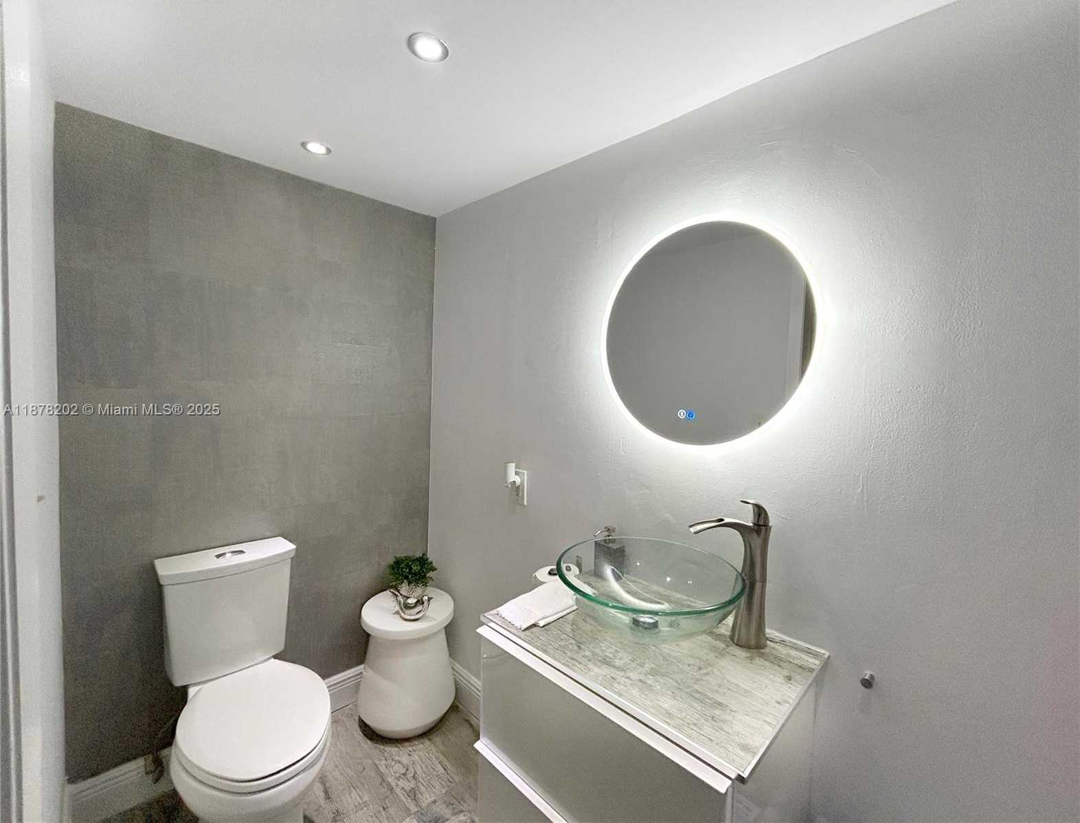 Small Image of 540 BRICKELL KEY DR #803, Miami Number 15