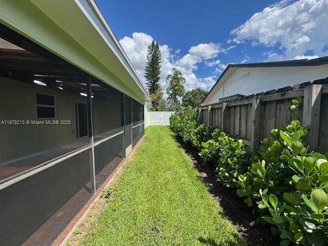 Small Image of 10514 SOUTH WEST 127TH CT, Miami Number 25