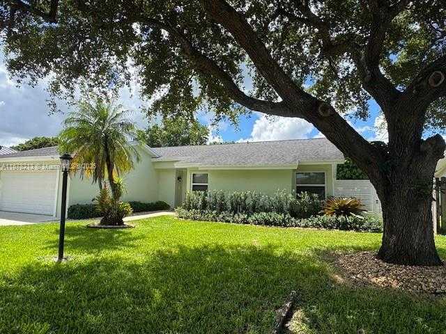 Small Image of 10514 SOUTH WEST 127TH CT, Miami Number 4