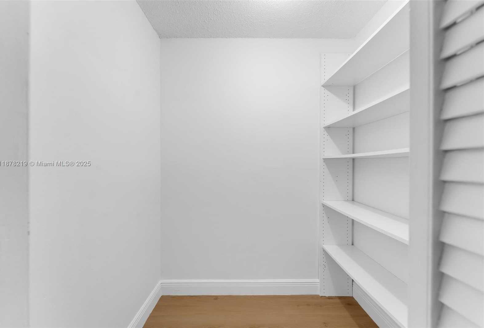 Small Image of 13951 KENDALE LAKES CIR #307A, Miami Number 10