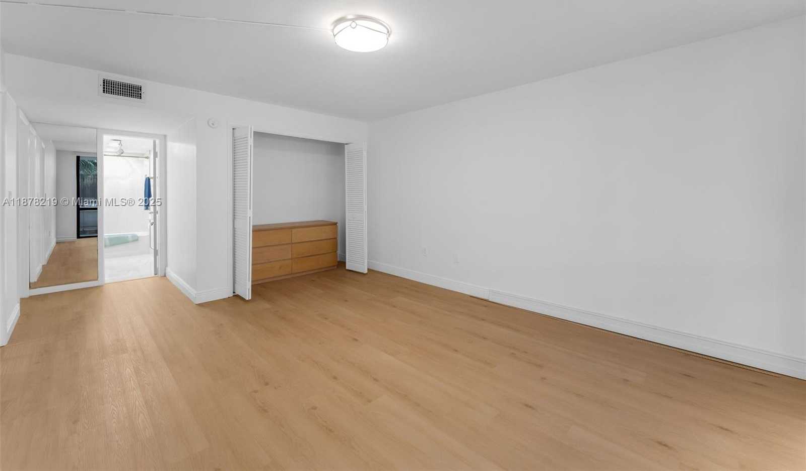 Small Image of 13951 KENDALE LAKES CIR #307A, Miami Number 11