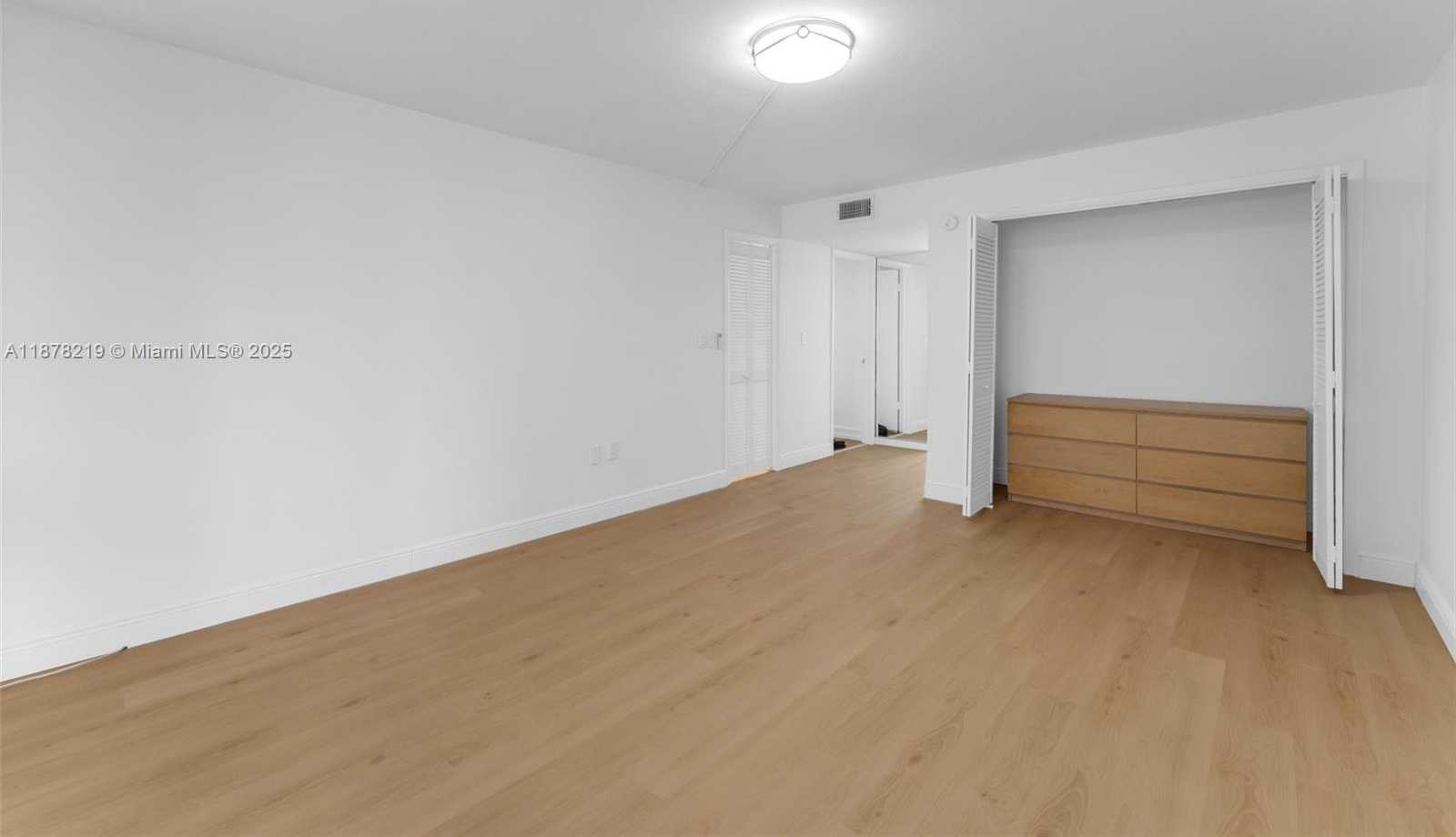 Small Image of 13951 KENDALE LAKES CIR #307A, Miami Number 12