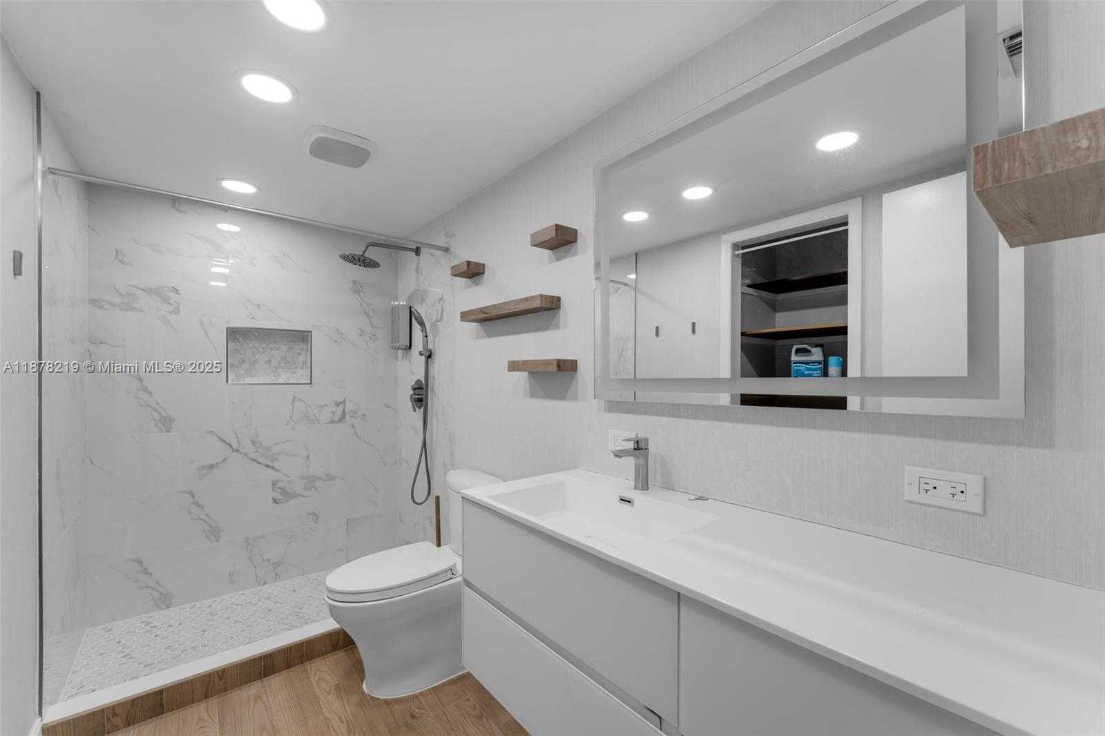 Small Image of 13951 KENDALE LAKES CIR #307A, Miami Number 14