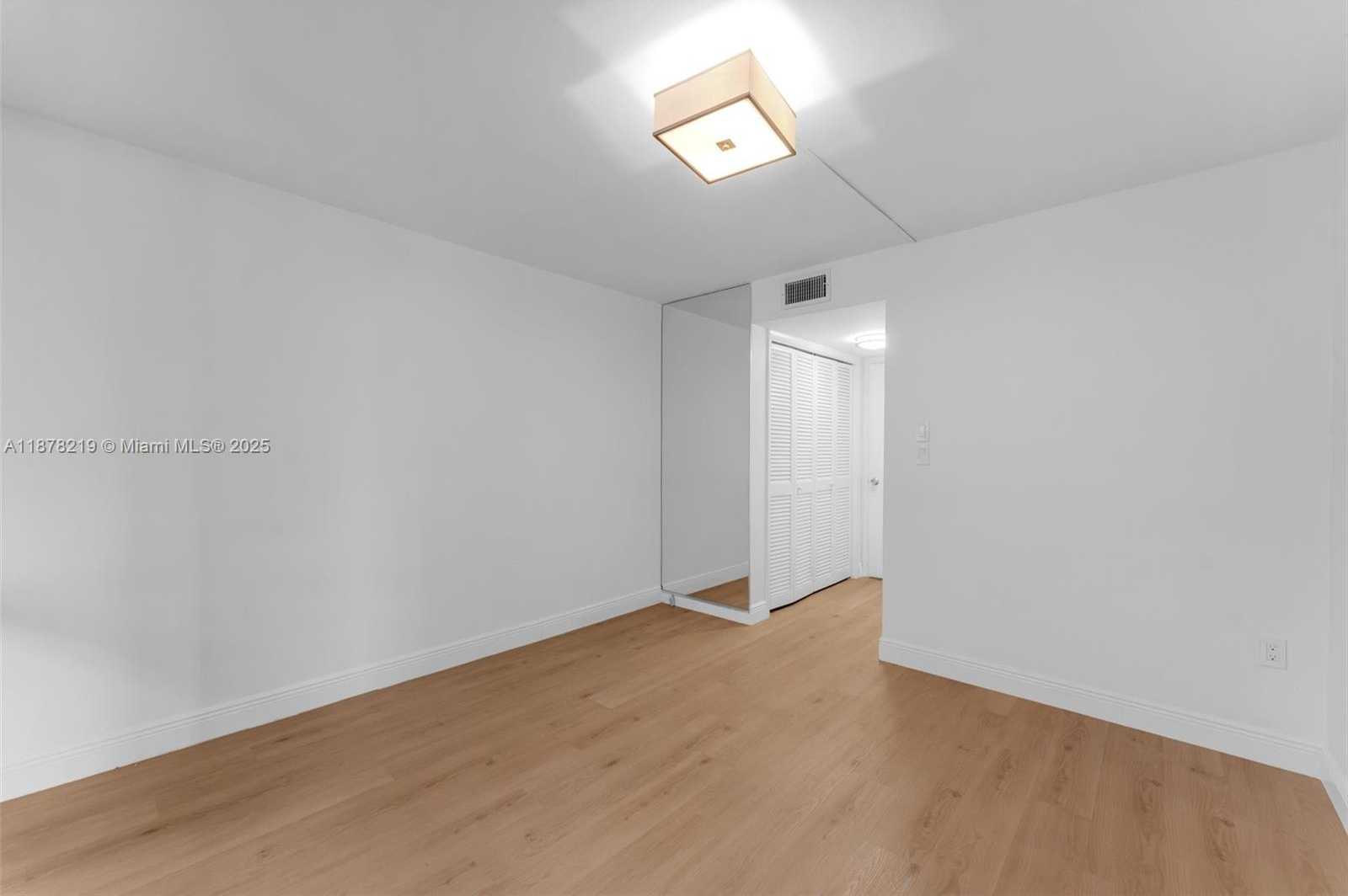 Small Image of 13951 KENDALE LAKES CIR #307A, Miami Number 17