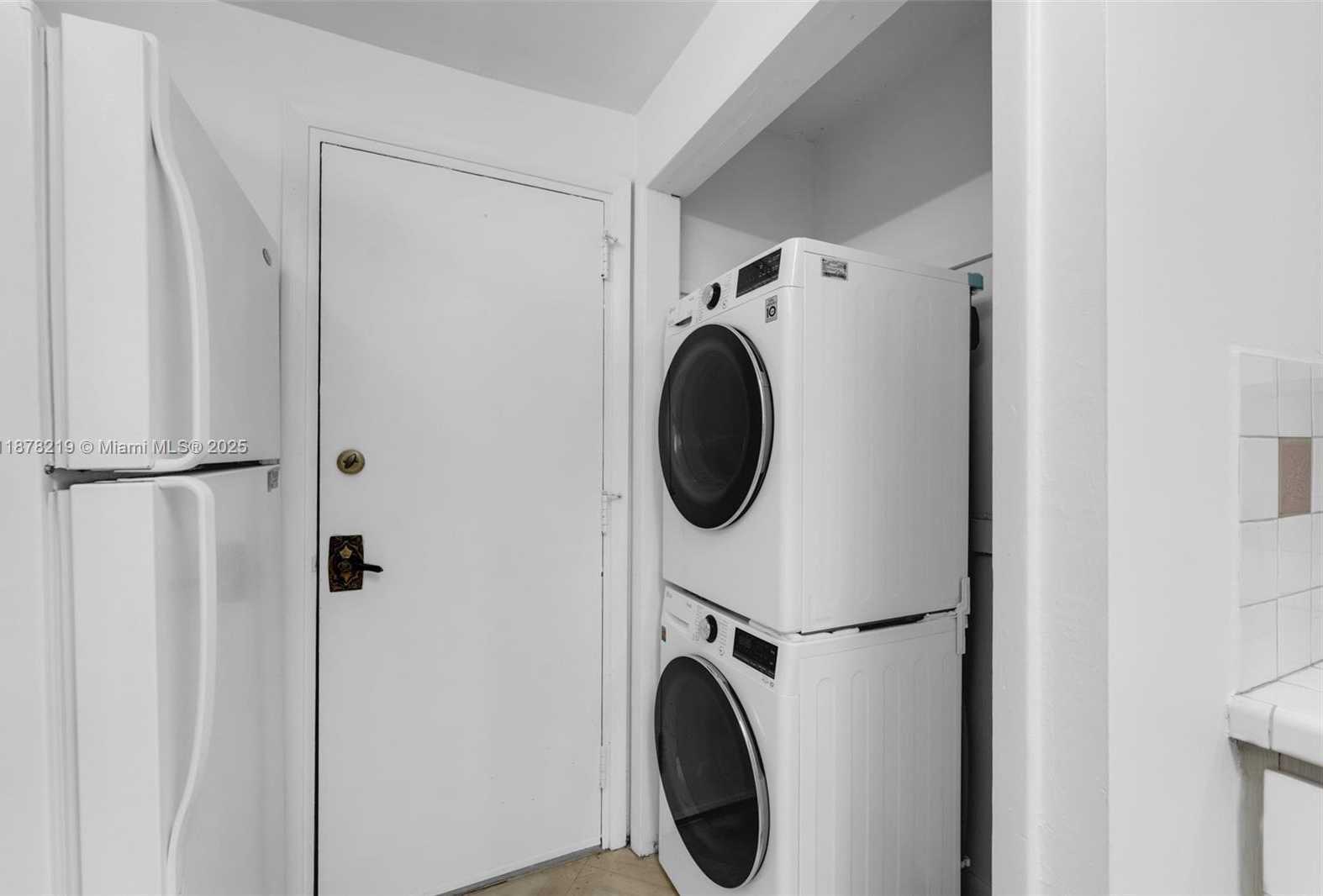 Small Image of 13951 KENDALE LAKES CIR #307A, Miami Number 18