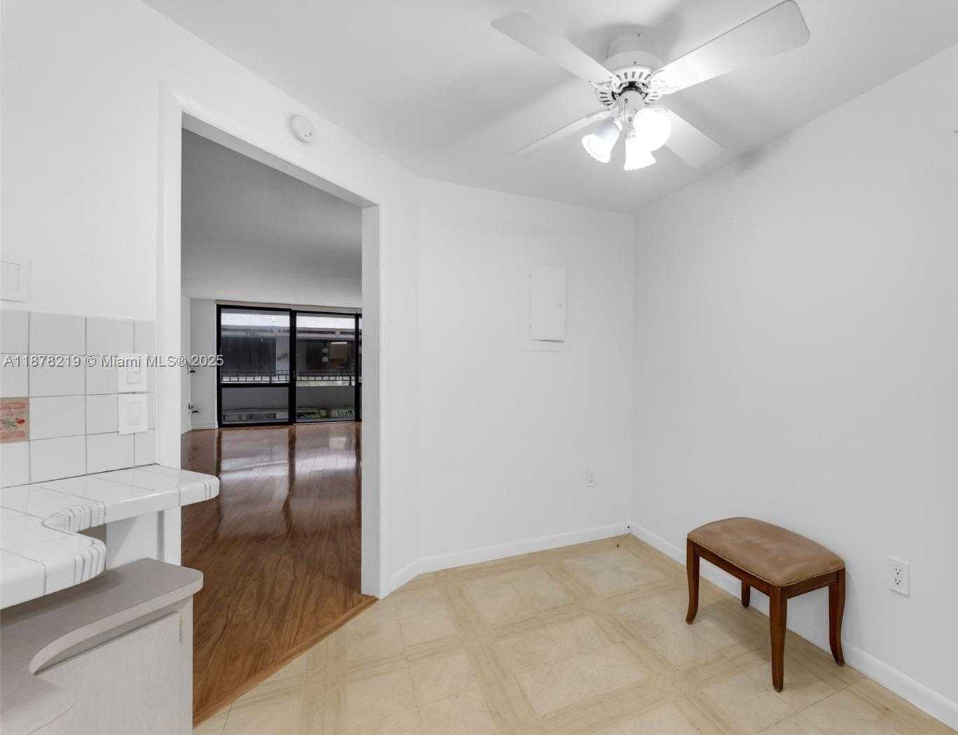 Small Image of 13951 KENDALE LAKES CIR #307A, Miami Number 22