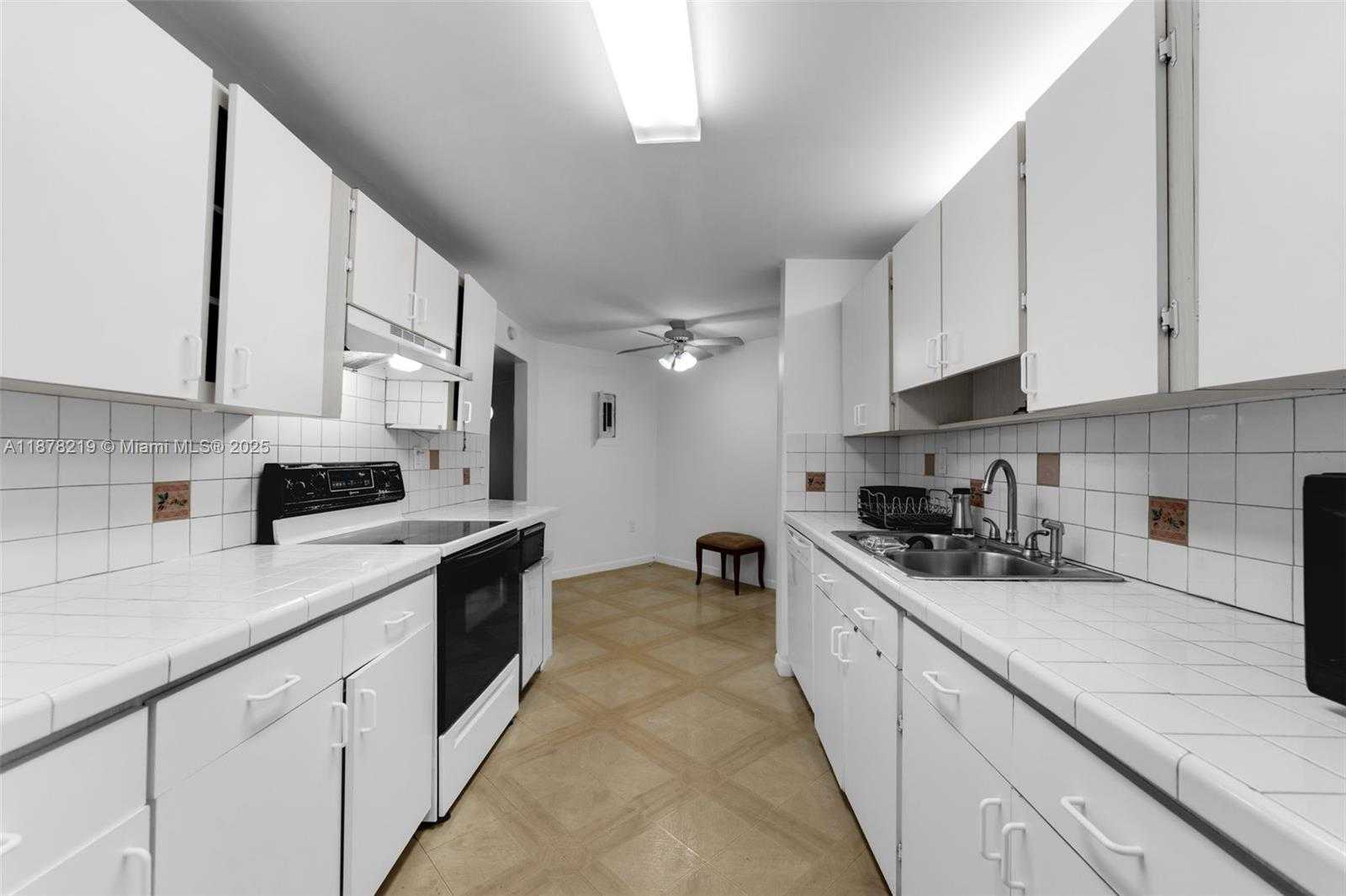 Small Image of 13951 KENDALE LAKES CIR #307A, Miami Number 23