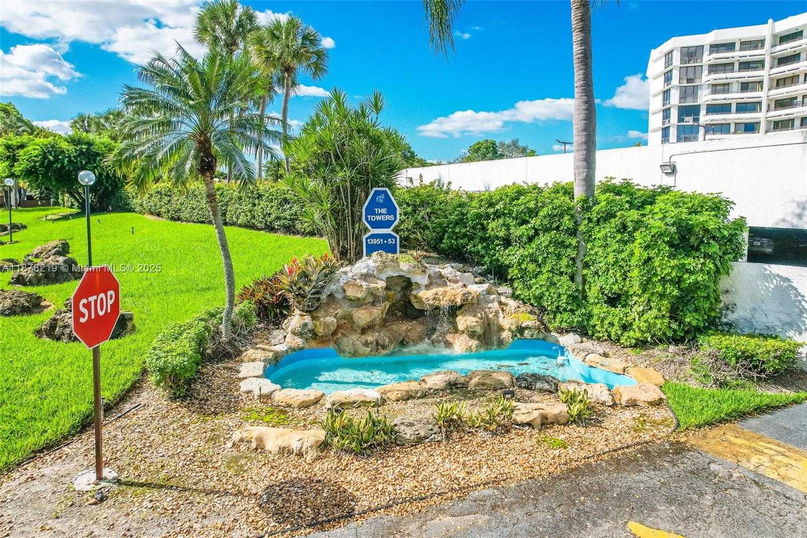 Small Image of 13951 KENDALE LAKES CIR #307A, Miami Number 25