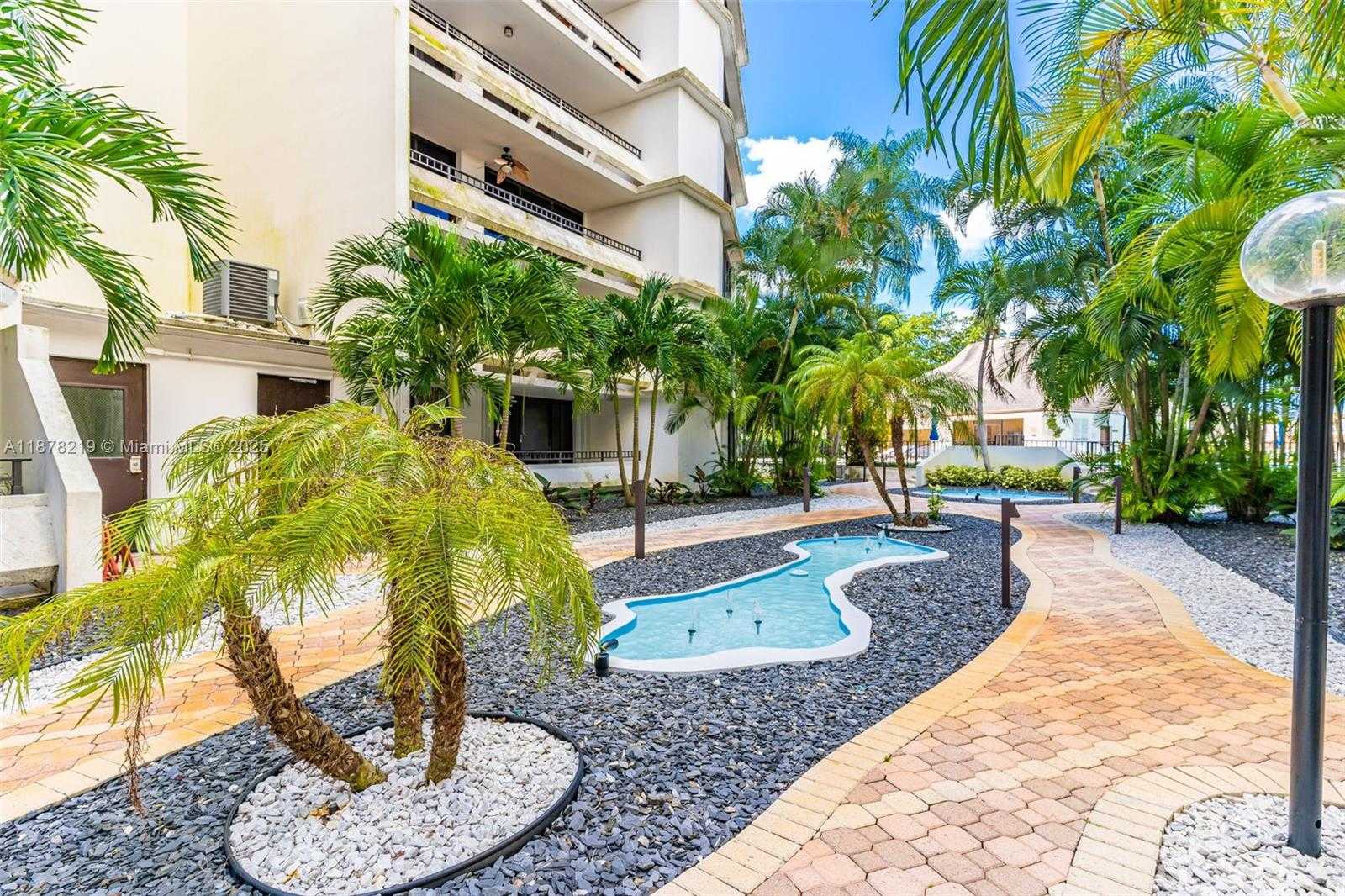 Small Image of 13951 KENDALE LAKES CIR #307A, Miami Number 26