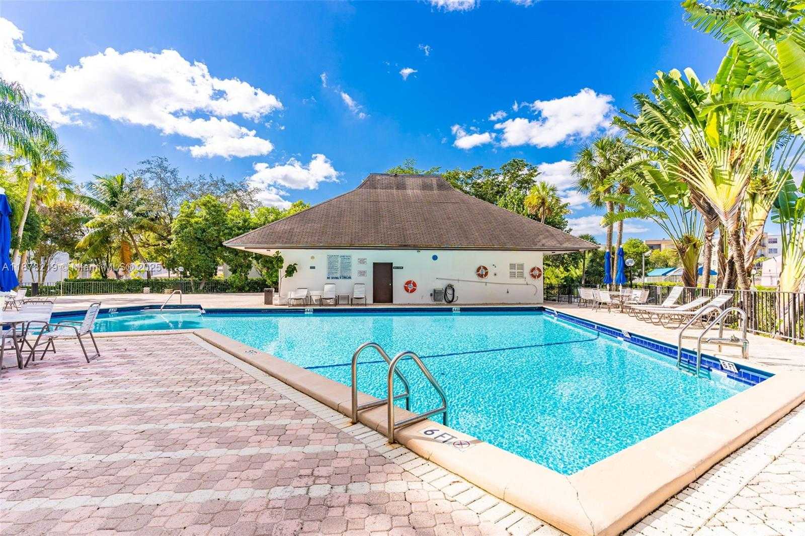 Small Image of 13951 KENDALE LAKES CIR #307A, Miami Number 28