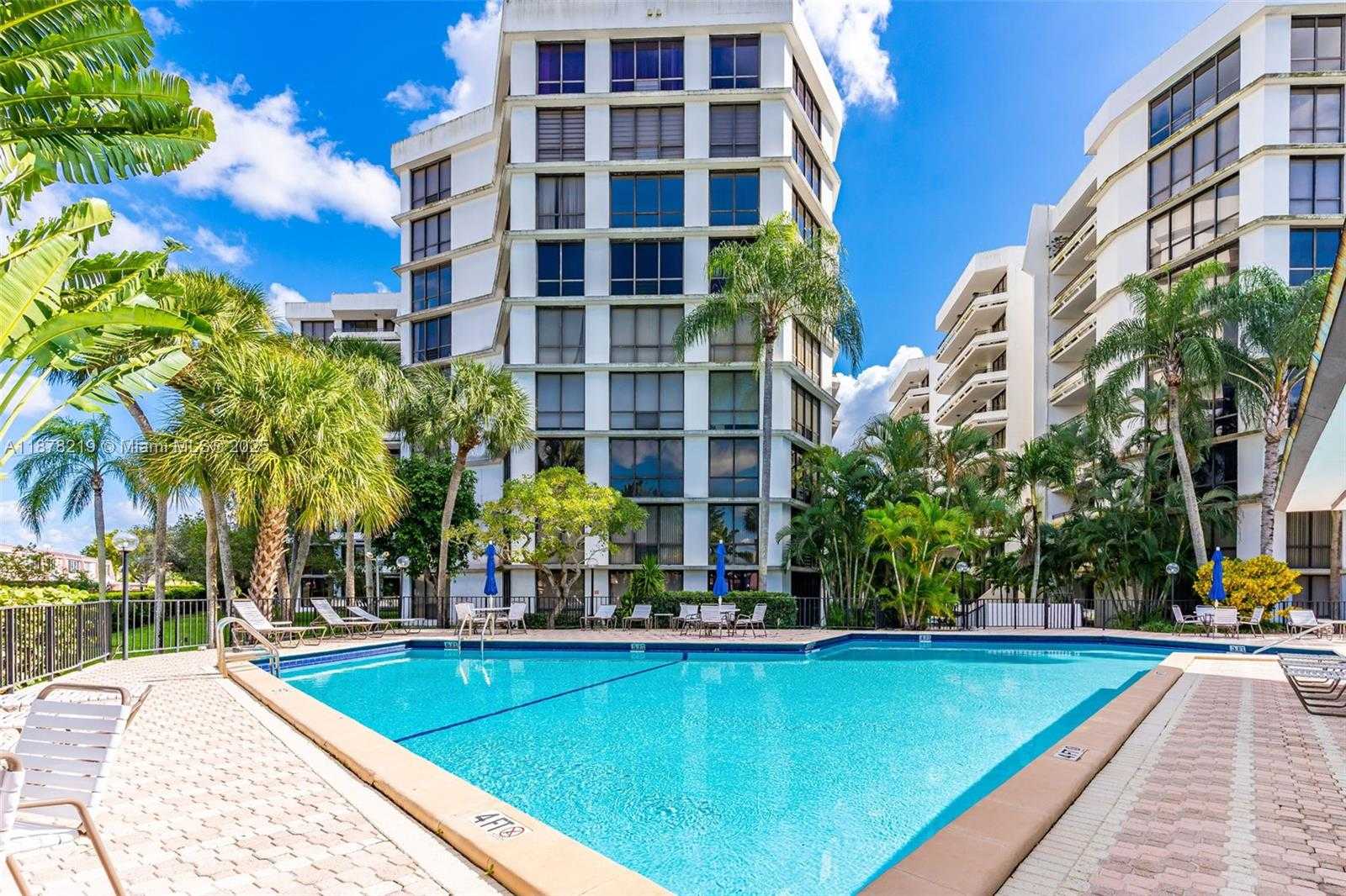 Small Image of 13951 KENDALE LAKES CIR #307A, Miami Number 30