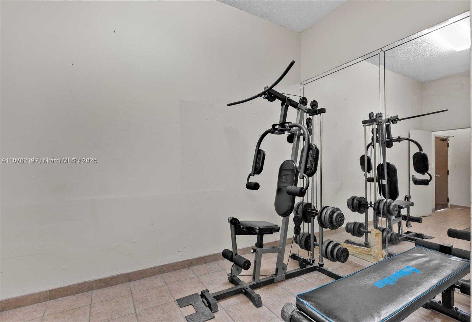Small Image of 13951 KENDALE LAKES CIR #307A, Miami Number 32