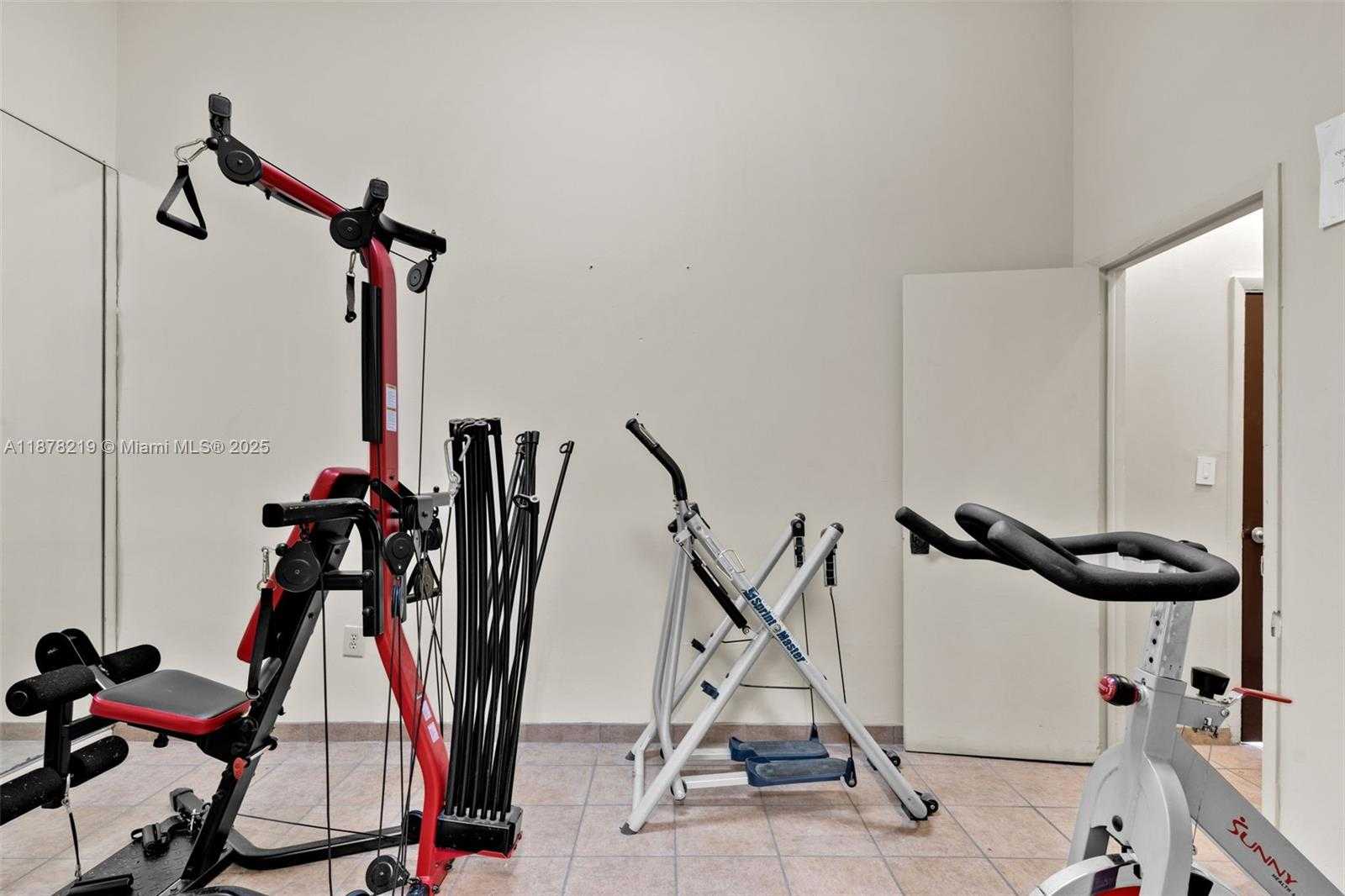 Small Image of 13951 KENDALE LAKES CIR #307A, Miami Number 33