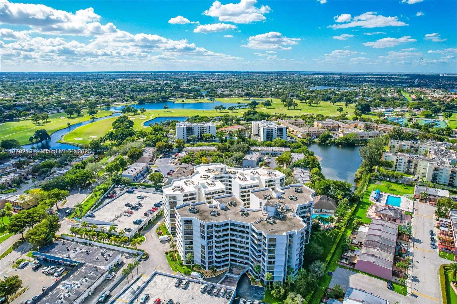 Small Image of 13951 KENDALE LAKES CIR #307A, Miami Number 37