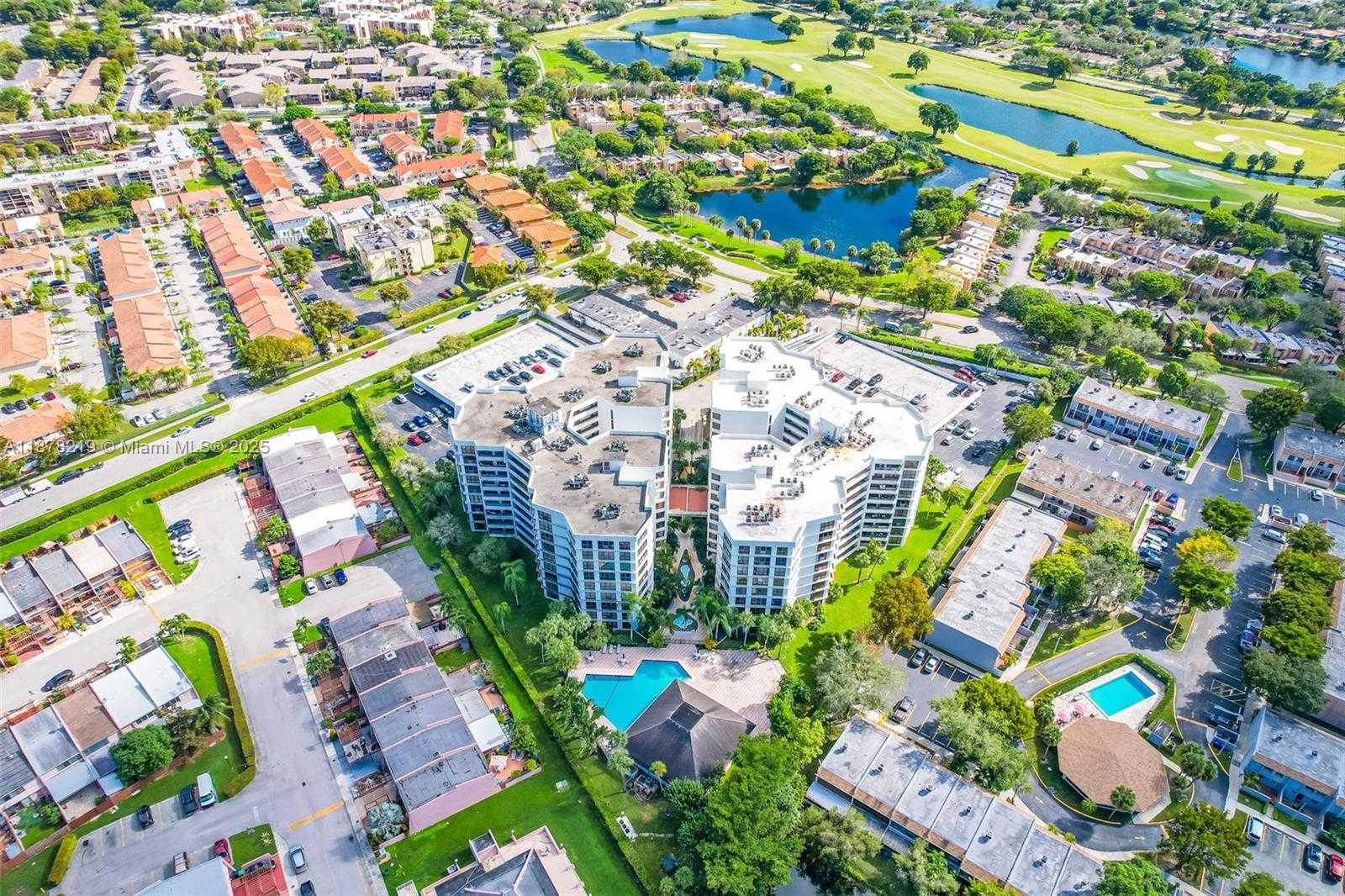Small Image of 13951 KENDALE LAKES CIR #307A, Miami Number 38
