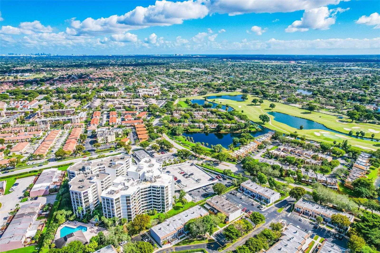 Small Image of 13951 KENDALE LAKES CIR #307A, Miami Number 40