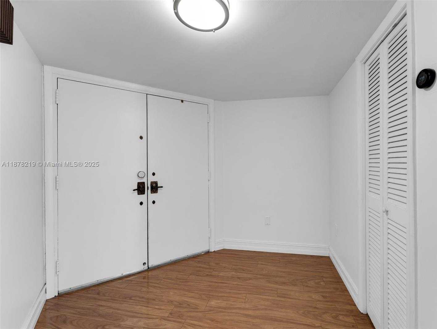 Small Image of 13951 KENDALE LAKES CIR #307A, Miami Number 5
