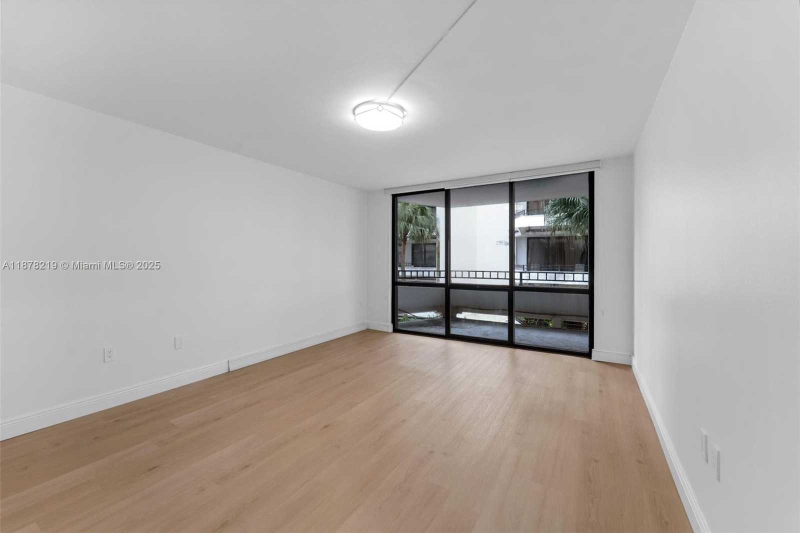 Small Image of 13951 KENDALE LAKES CIR #307A, Miami Number 9