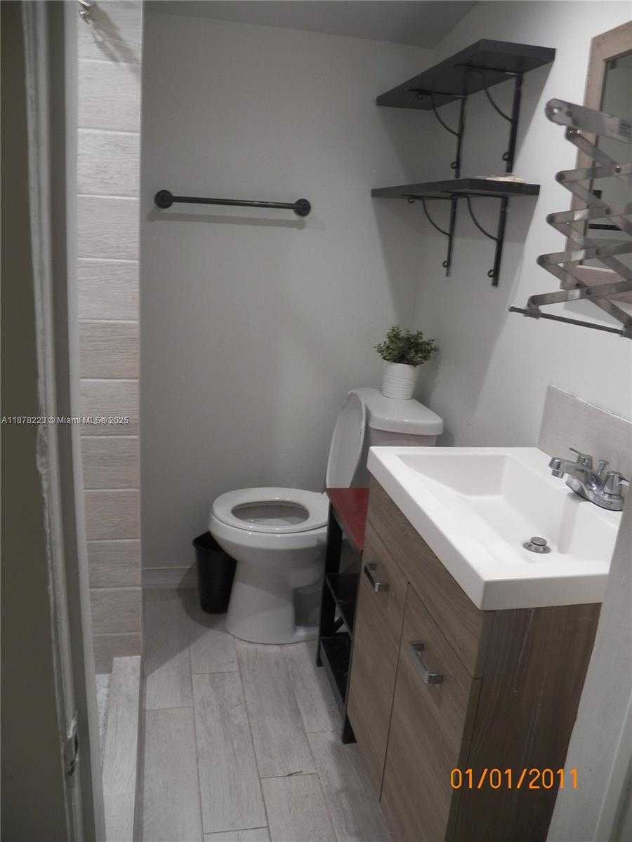 Small Image of 6451 COOLIDGE ST #1, Hollywood Number 5