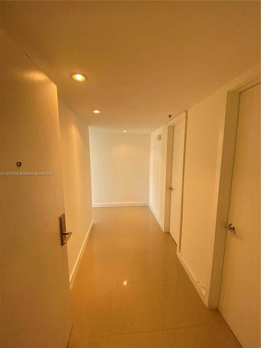 Small Image of 801 NORTH VENETIAN DRIVE #202, Miami Number 20