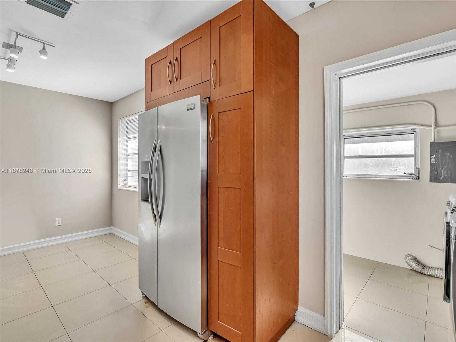 Small Image of 365 NORTH EAST 171ST TER, North Miami Beach Number 10