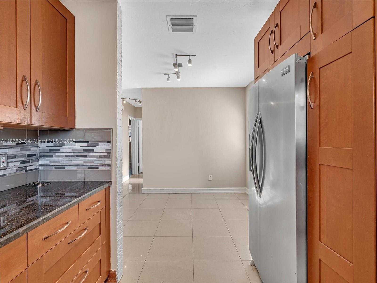 Small Image of 365 NORTH EAST 171ST TER, North Miami Beach Number 11