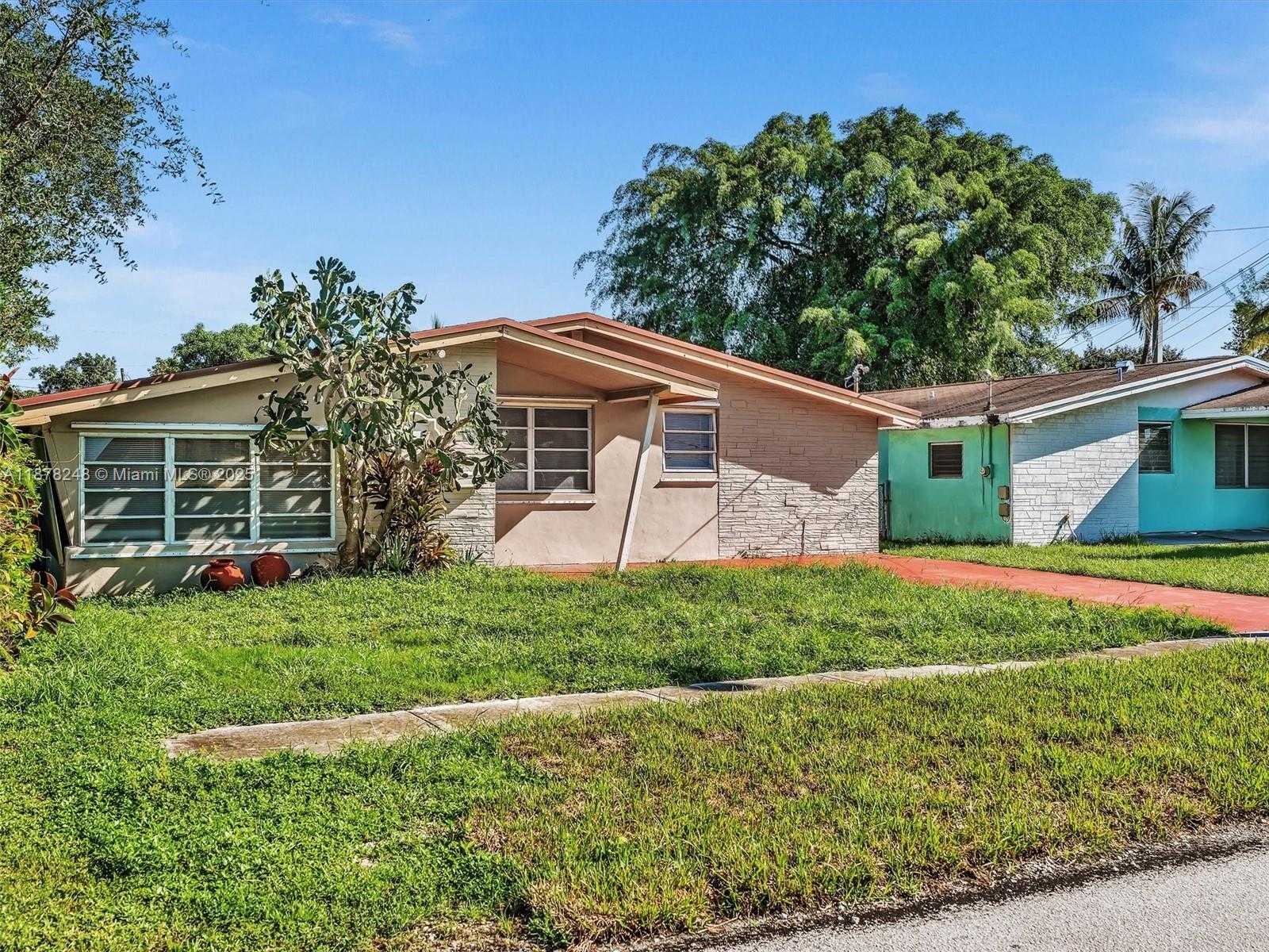 Small Image of 365 NORTH EAST 171ST TER, North Miami Beach Number 19