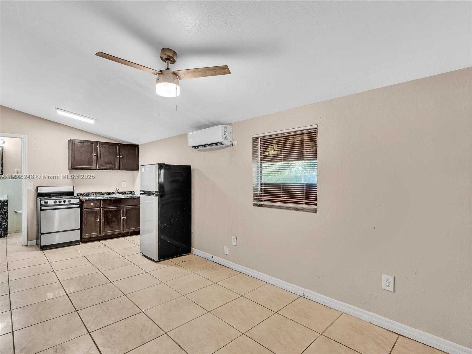 Small Image of 365 NORTH EAST 171ST TER, North Miami Beach Number 22